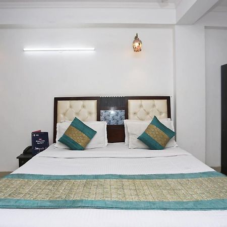 Hotel OYO 8253 Golden Heights Neu-Delhi Exterior foto