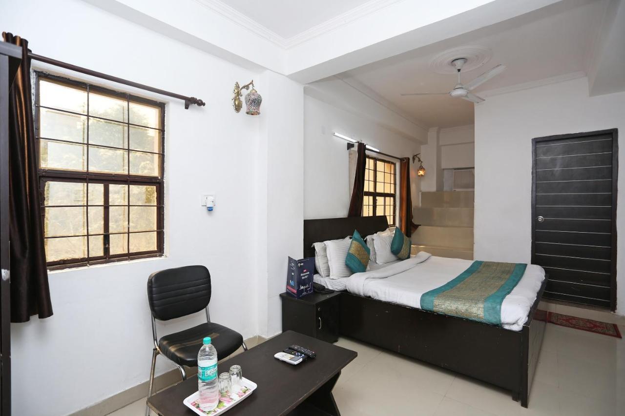 Hotel OYO 8253 Golden Heights Neu-Delhi Exterior foto
