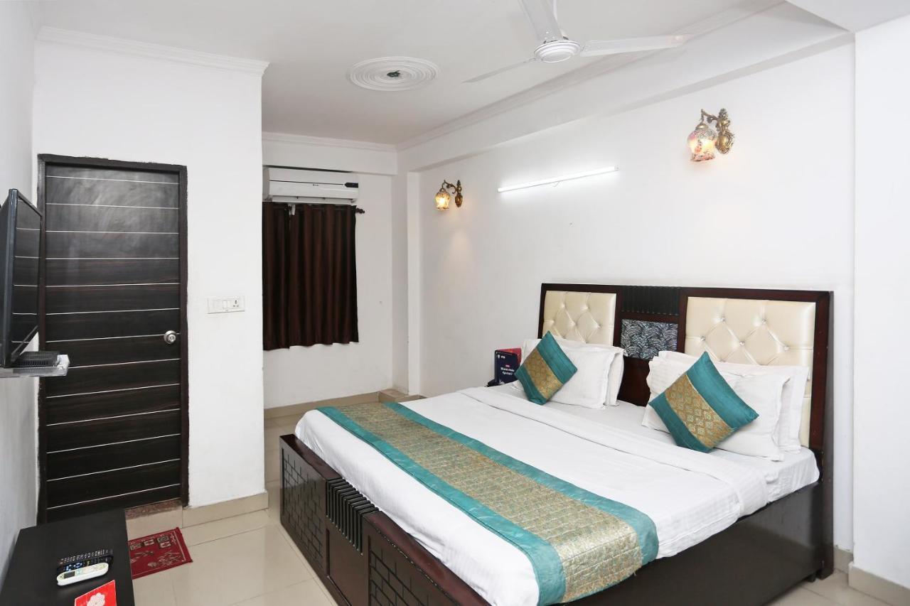 Hotel OYO 8253 Golden Heights Neu-Delhi Exterior foto