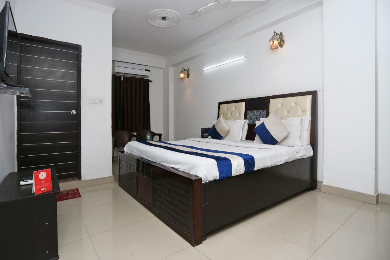 Hotel OYO 8253 Golden Heights Neu-Delhi Exterior foto
