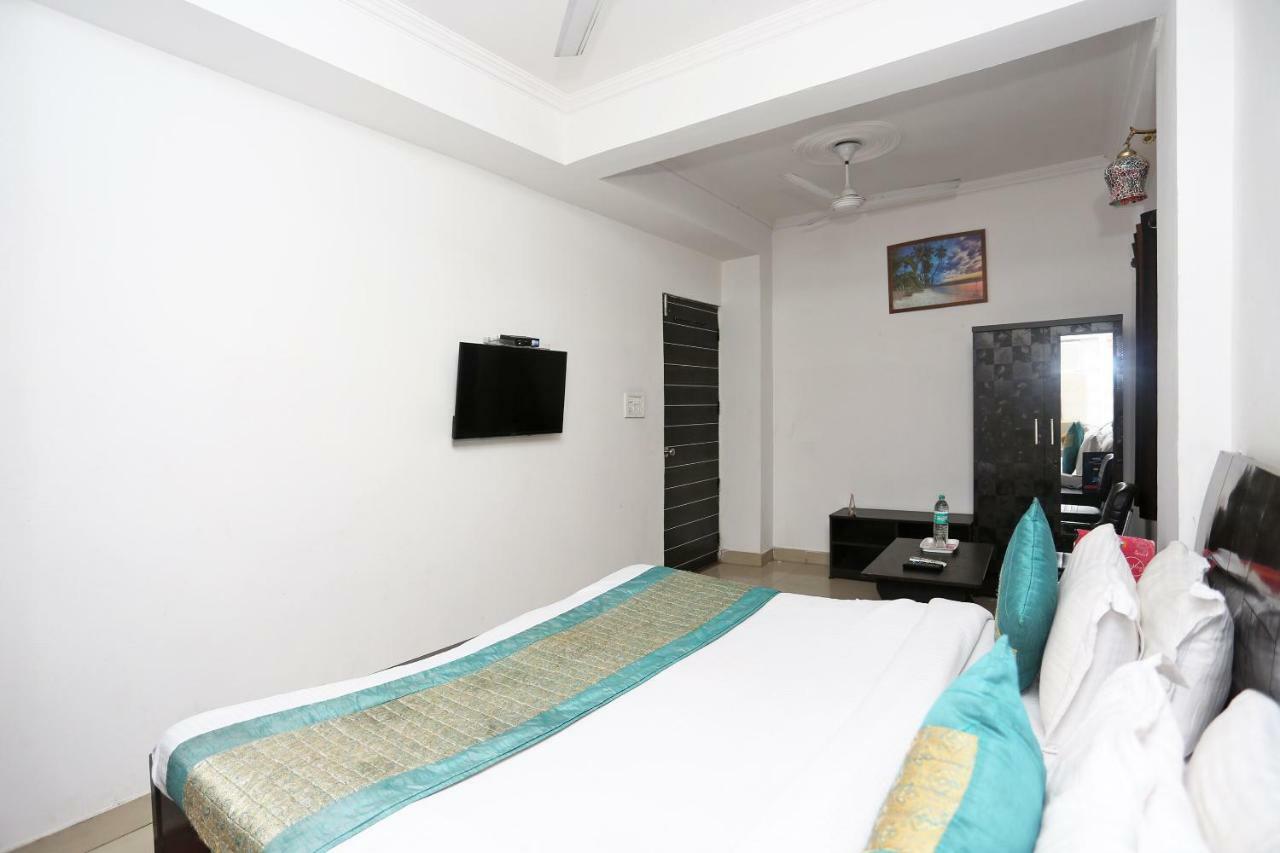 Hotel OYO 8253 Golden Heights Neu-Delhi Exterior foto