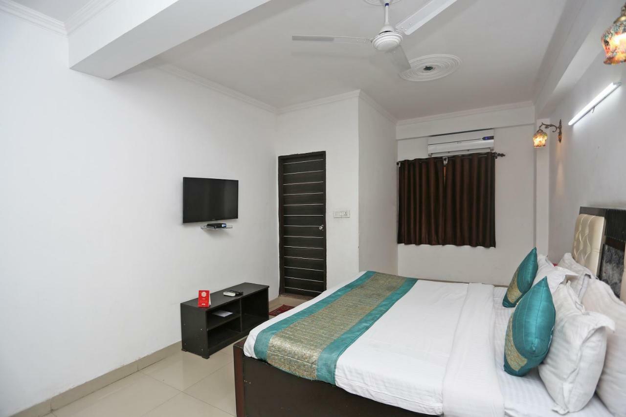 Hotel OYO 8253 Golden Heights Neu-Delhi Exterior foto